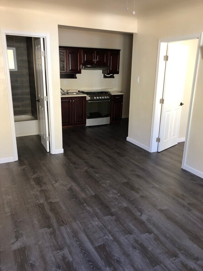 Primary Photo - 1129 30th St