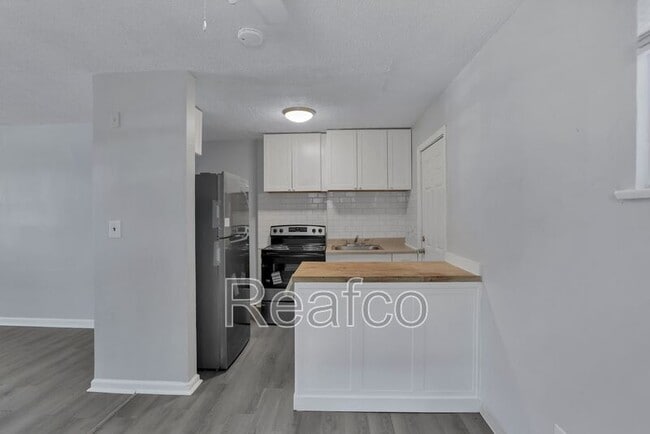 Building Photo - 900 Racine Ave
