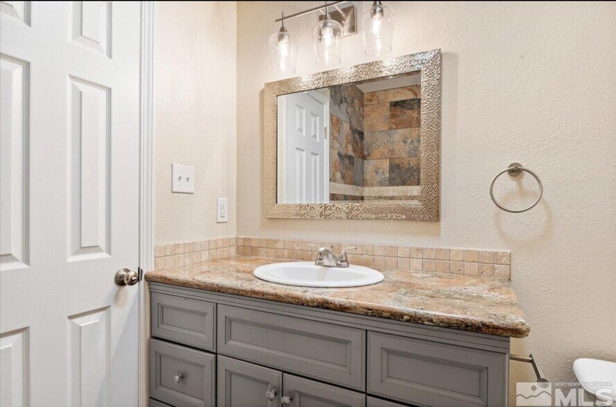 Building Photo - 630 Teel St