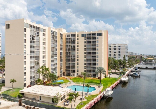 Building Photo - 1391 S Ocean Blvd