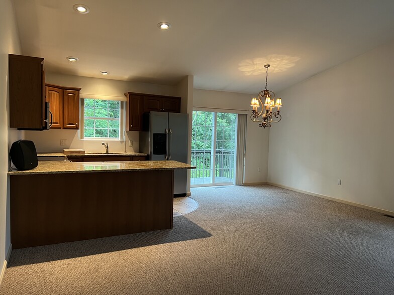 Kitchen & Dining - 69 Tiara Ct