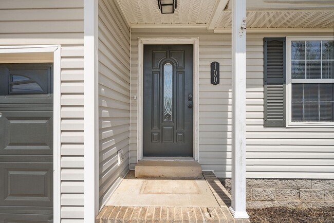 Building Photo - Oak Grove Cutie for Rent! PET FRIENDLY