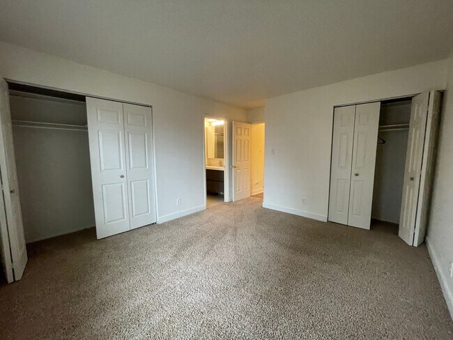 Building Photo - 5918 S Willow Way