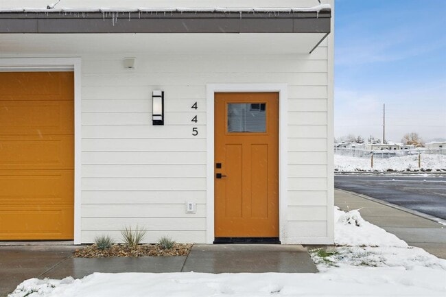 Primary Photo - 445 Skeels Ave