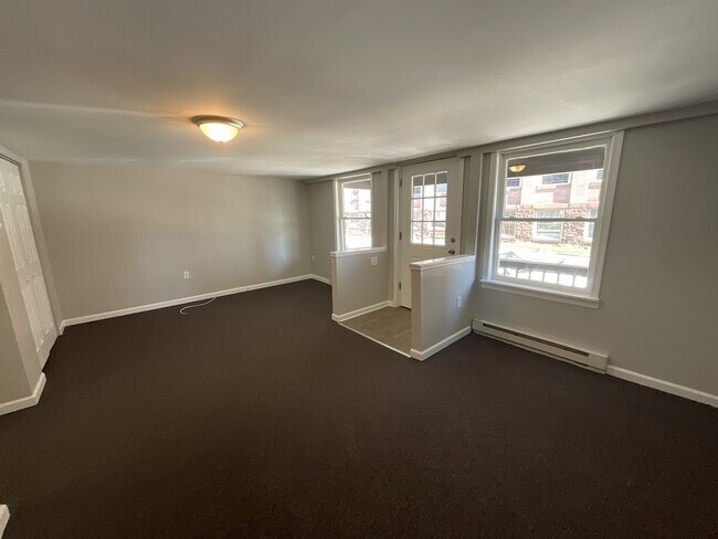 Building Photo - 144 Wilson St