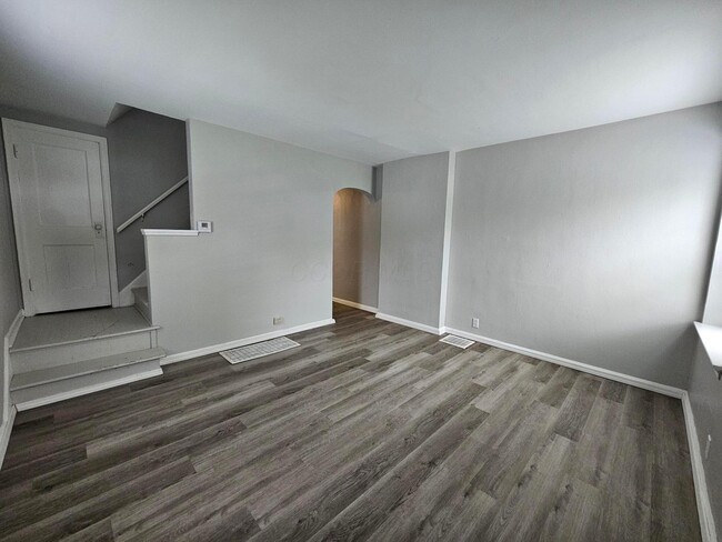 Building Photo - 753 E Mithoff St