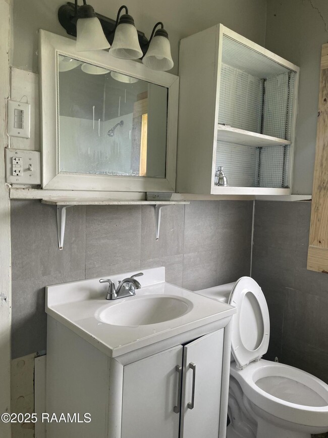 Building Photo - 1013 Iberia St