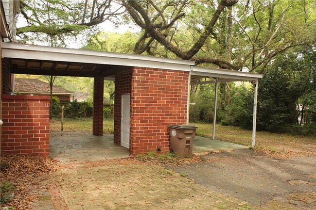 Building Photo - 855 Azalea Rd
