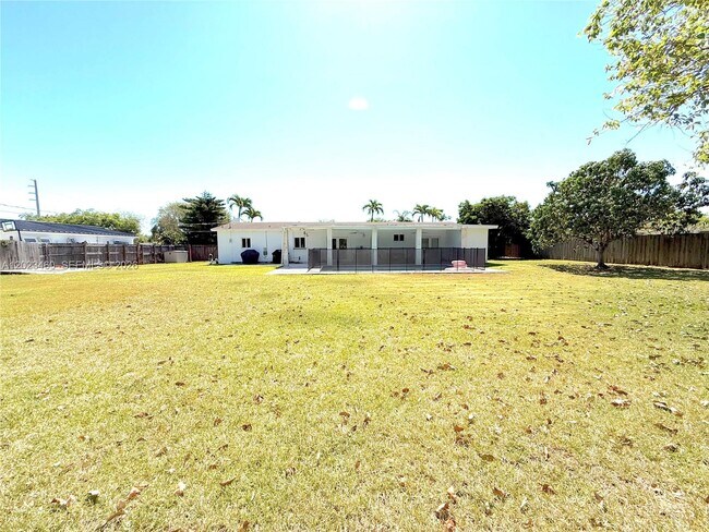 Building Photo - 14500 SW 98th Ave