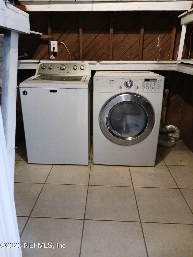 Building Photo - 2733 King Cole Dr