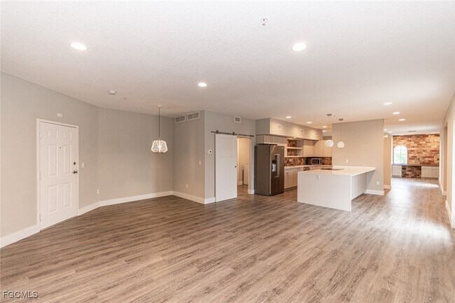 Building Photo - 4645 SE 11th Pl
