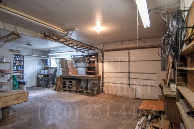 Building Photo - 3-Bed, 1.5-Bath with Detached Dual-Access ...