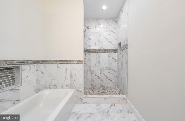 Building Photo - 71X Dolphin St