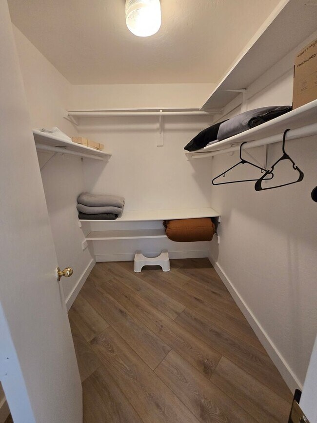 Building Photo - 2269RR-Upper Level