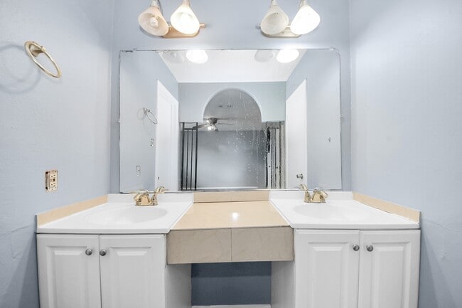 Building Photo - 2638 S Camden Pkwy