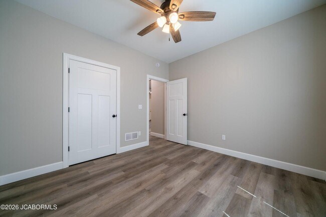 Building Photo - 726 Vine Dr
