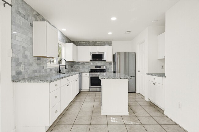 Building Photo - 3401 Pheasant Ln