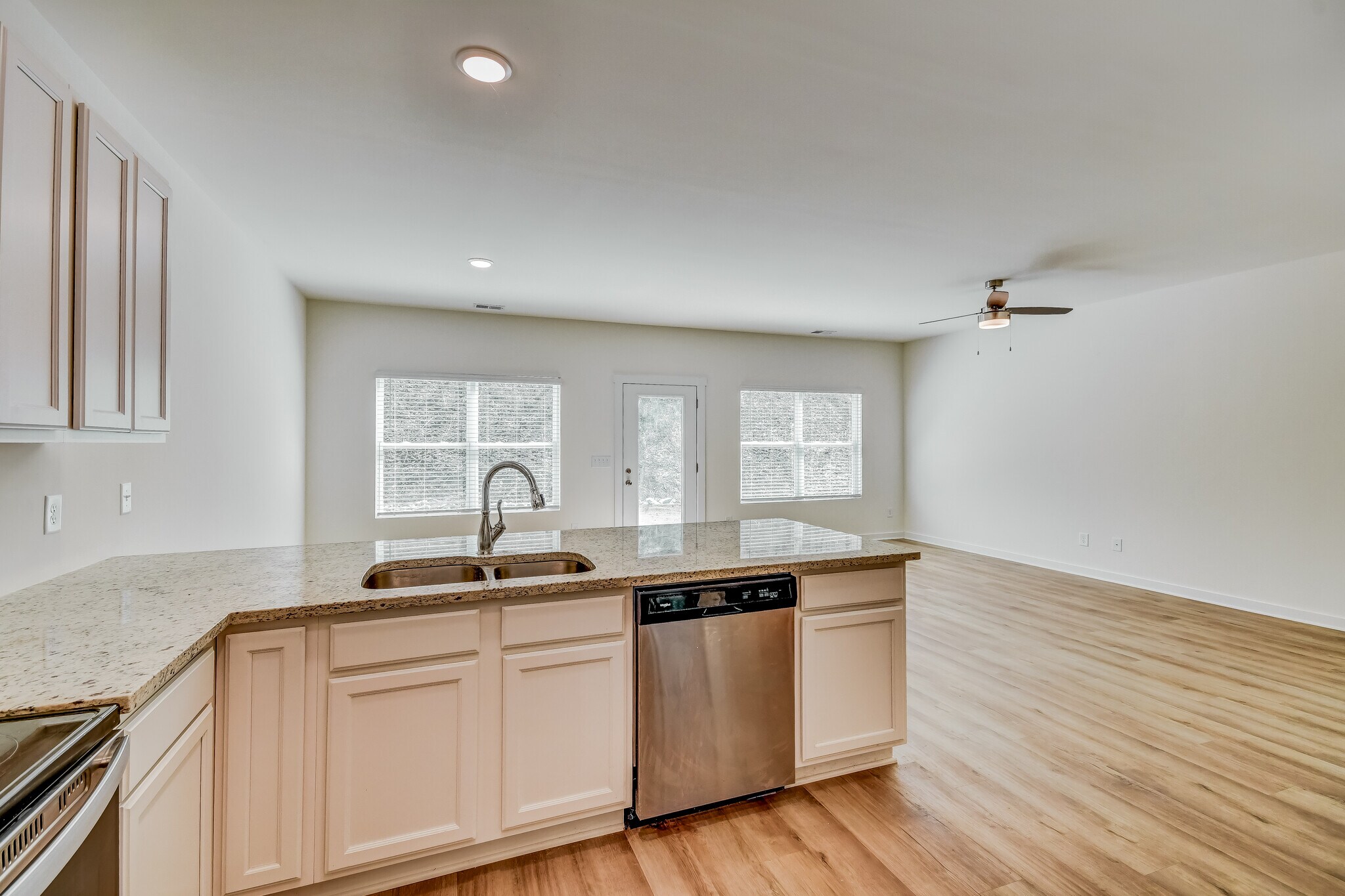 Building Photo - 12 Deer Creek Dr