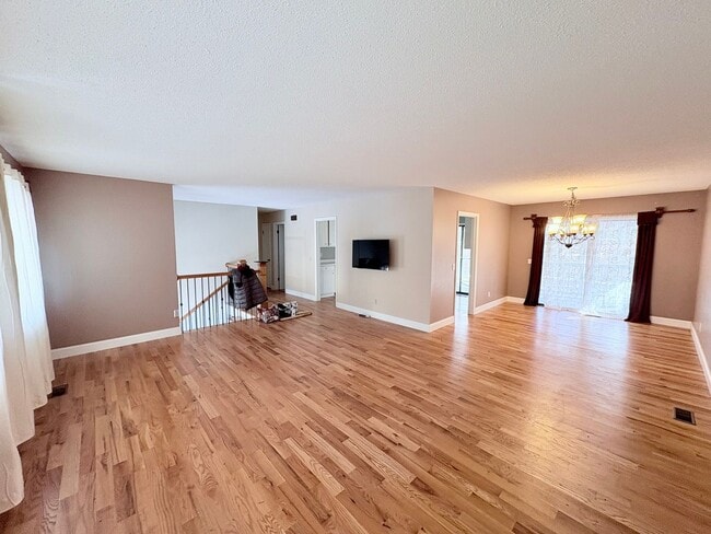 Building Photo - 101 Knight Cir