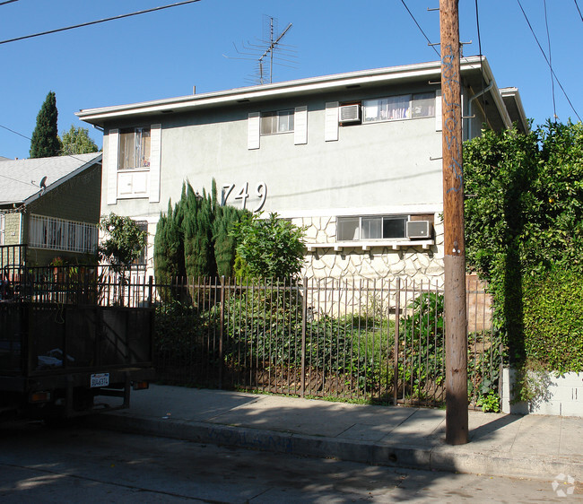 Building Photo - 749 N Vendome St
