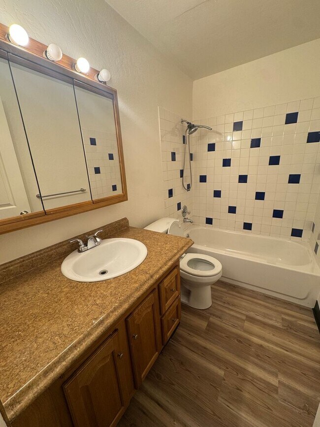 Building Photo - 401 N Mumford St