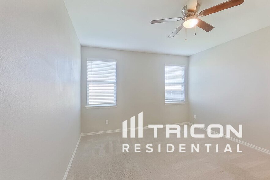 Building Photo - 235 Jenkinson Dr