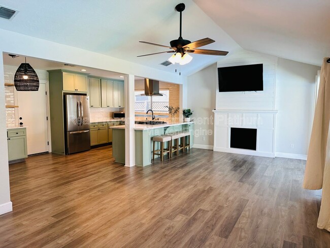 Building Photo - 3095 Anderson Ave