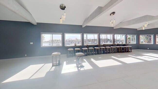 Building Photo - Waterfront Lido Island with Pool