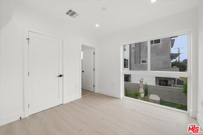 Building Photo - 4922 S Centinela Ave