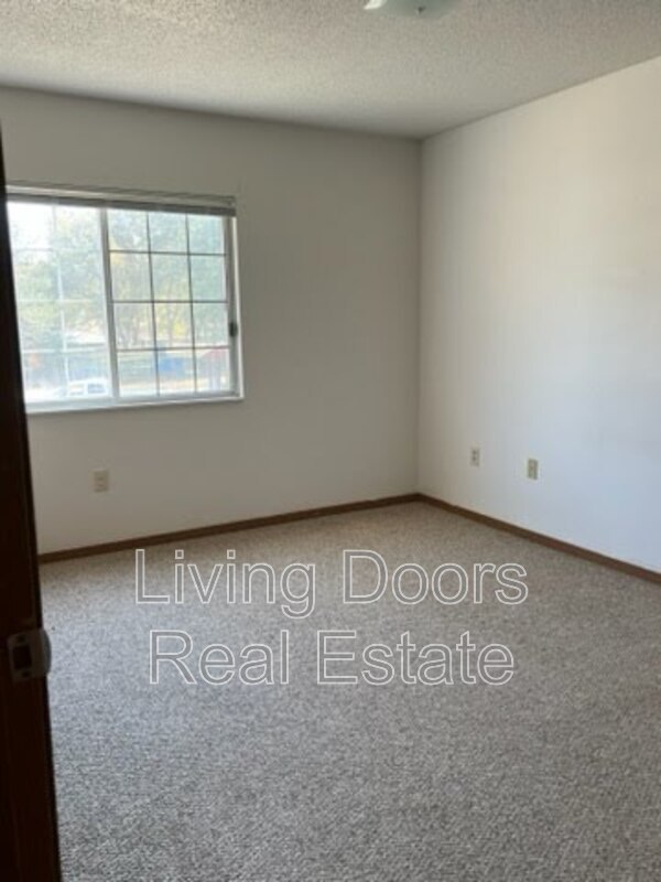 Building Photo - 603 S Washington St