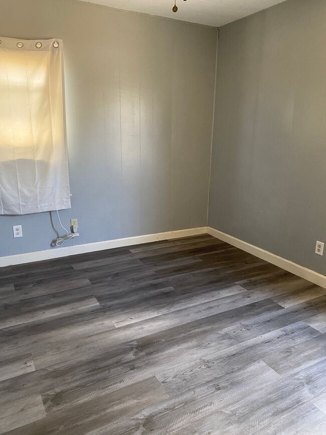 Building Photo - 2 bedroom 1 bath home in Sweetwater near S...