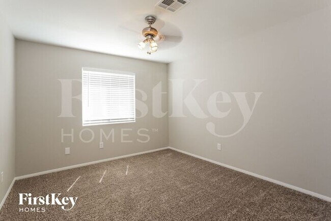 Building Photo - 5917 Royal Castle Ln
