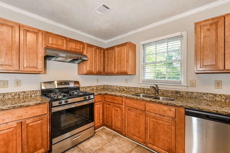 Building Photo - 1551 Willow Creek Ct