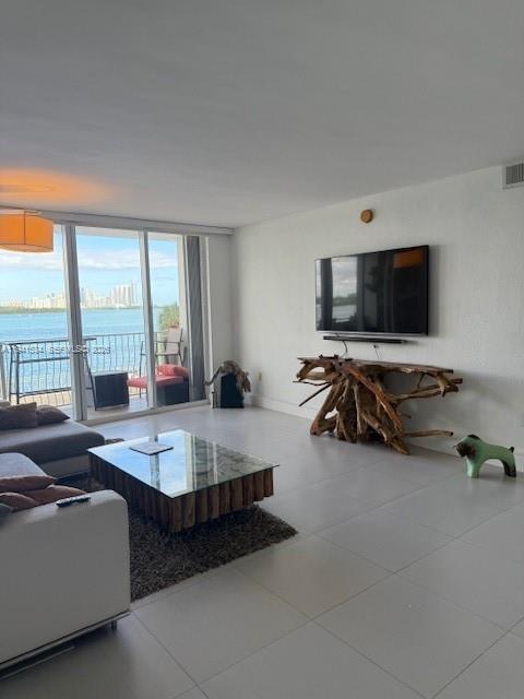 Building Photo - 10350 W Bay Harbor Dr