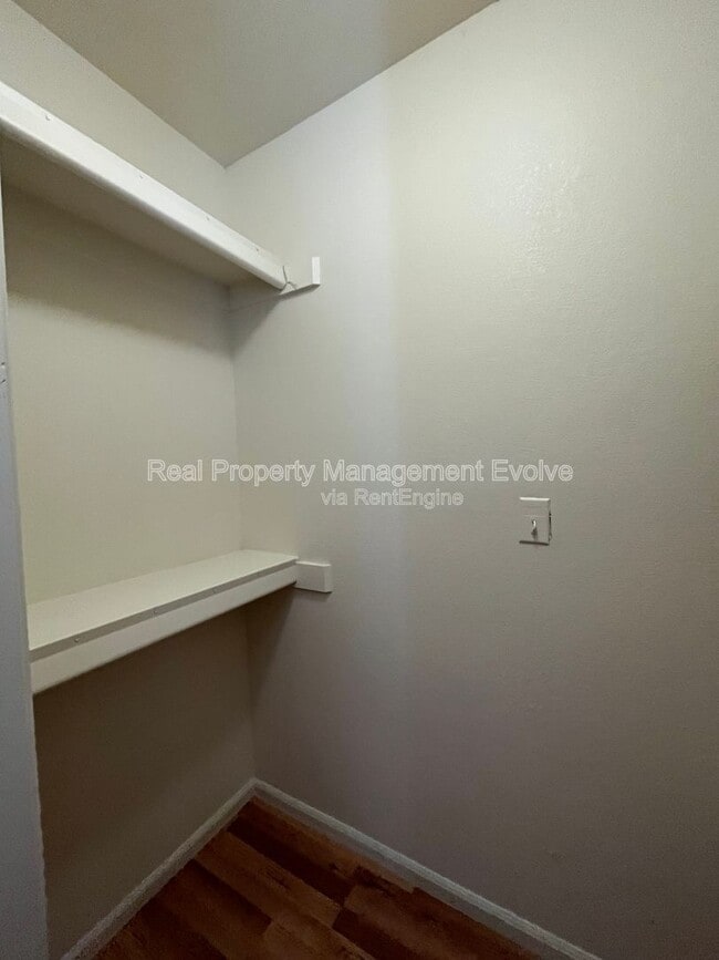 Building Photo - 10610 S 48th St