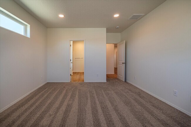 Building Photo - 761 Spyglass