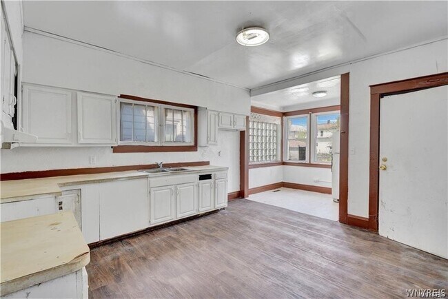 Building Photo - 1348 Pierce Ave