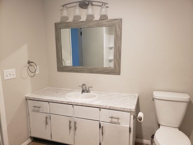 Building Photo - 1333 Meadowbrook Cir