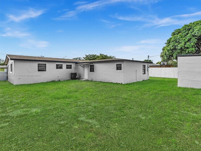 Building Photo - 19021 NW 23rd Ct