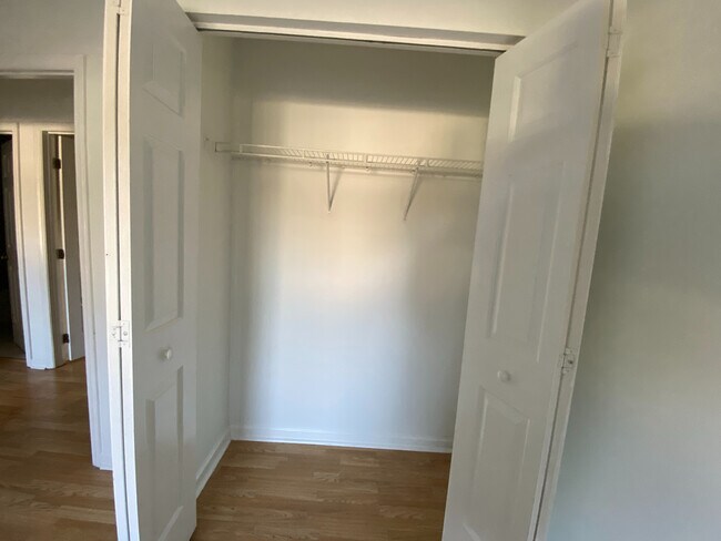 Building Photo - Room in House on Renyard Ct