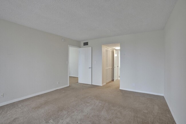 Building Photo - 740 S Federal Hwy