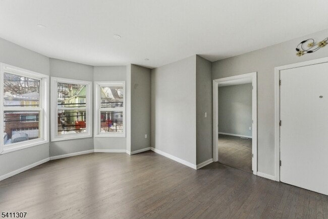 Building Photo - 467 Summer Ave