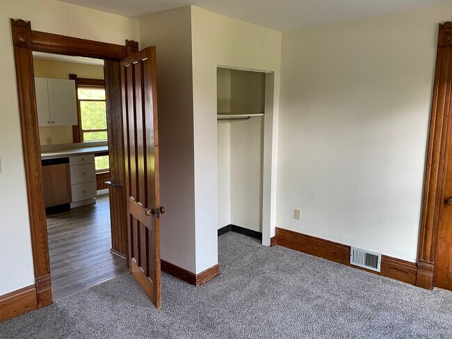 large bedrooms - 400 Nottingham Rd