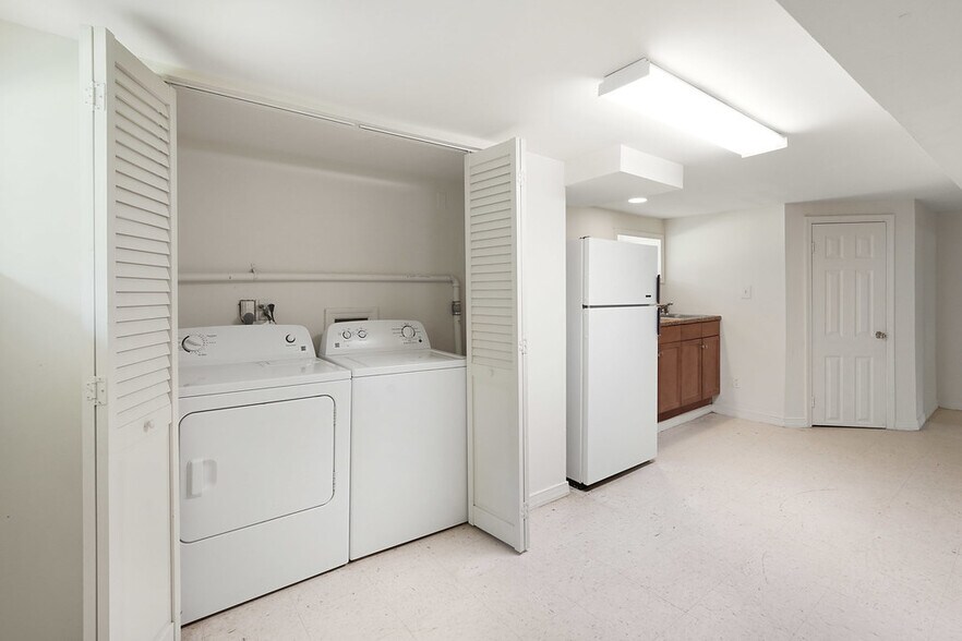 Building Photo - 5609 6th St S