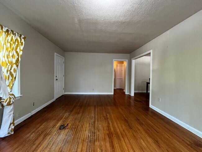 Building Photo - 728 N Marion Ave