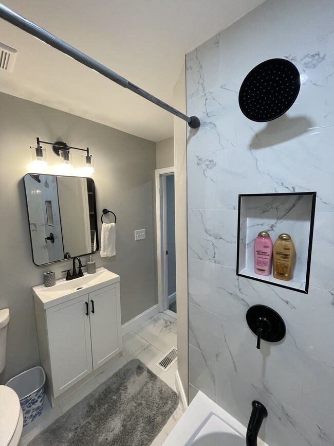 Building Photo - 8623 Willow Oak Rd