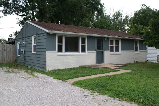 Building Photo - 416 Victoria Dr
