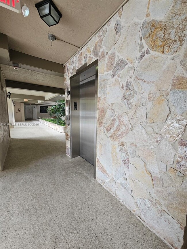 Building Photo - 461 Ives Dairy Rd