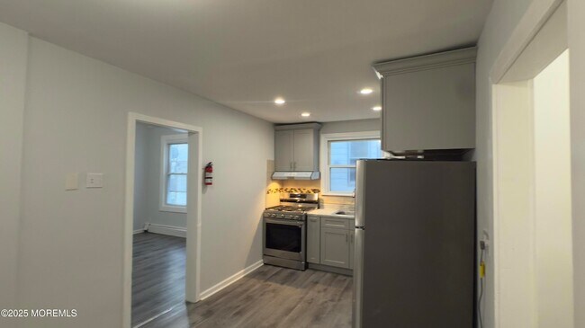 Building Photo - 56 Lindsley Pl