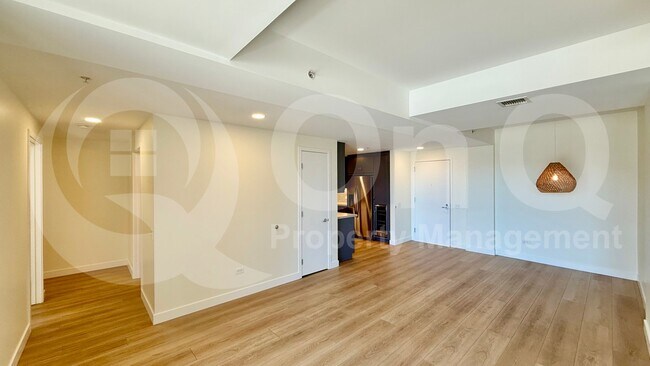 Building Photo - 7157 E Rancho Vista Dr